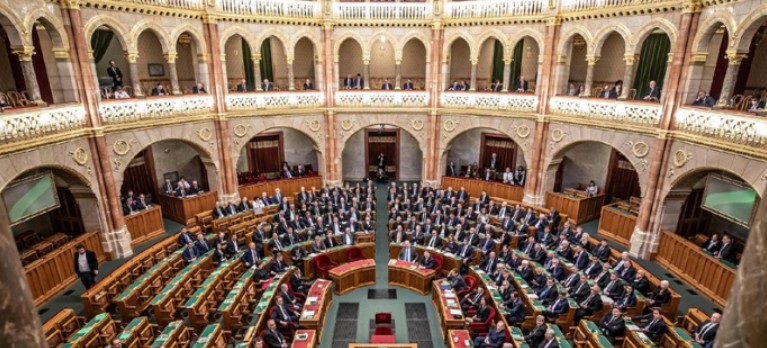 Adminisztrációs kötelezettségeket csökkentő törvény